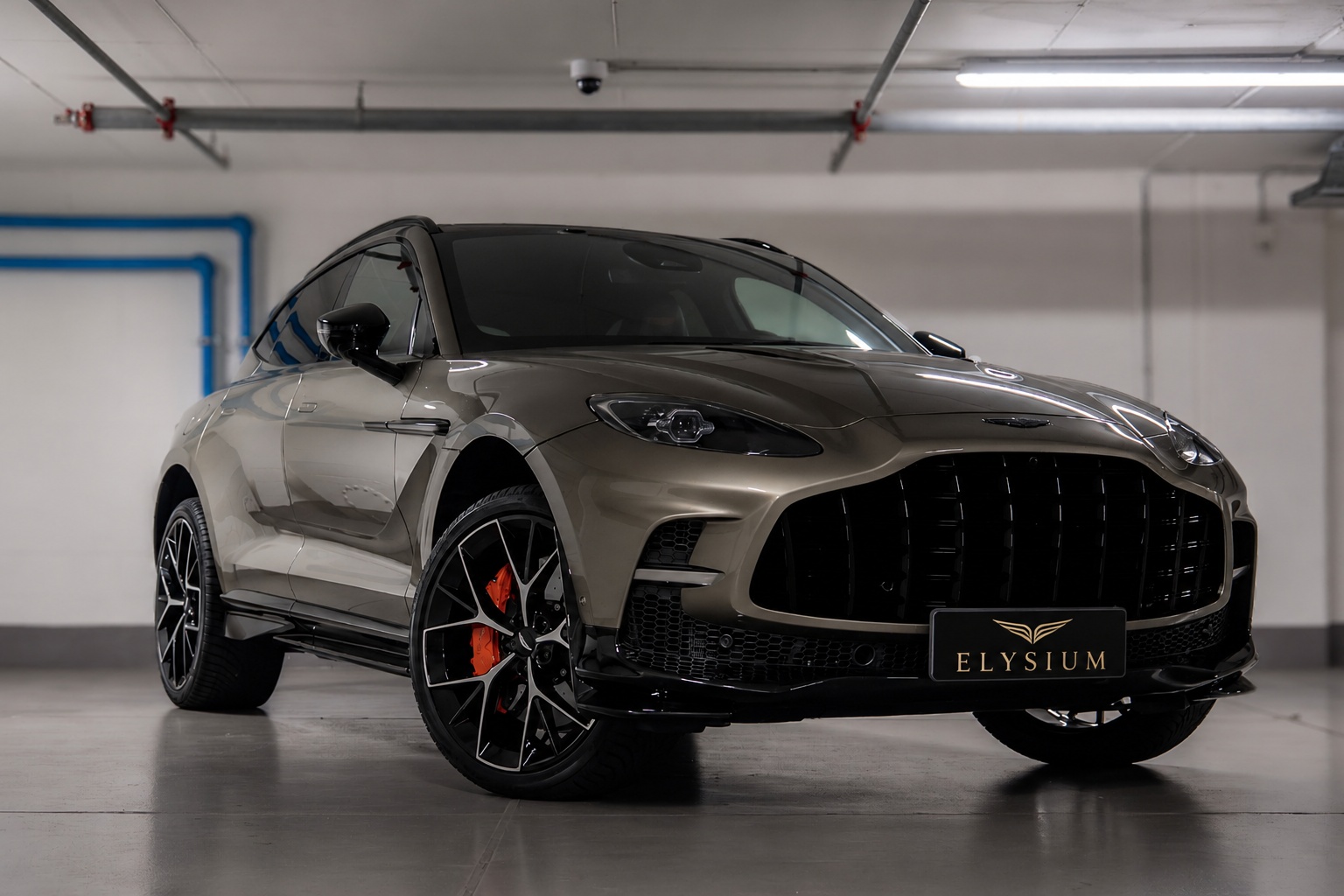 Aston Martin DBX 707