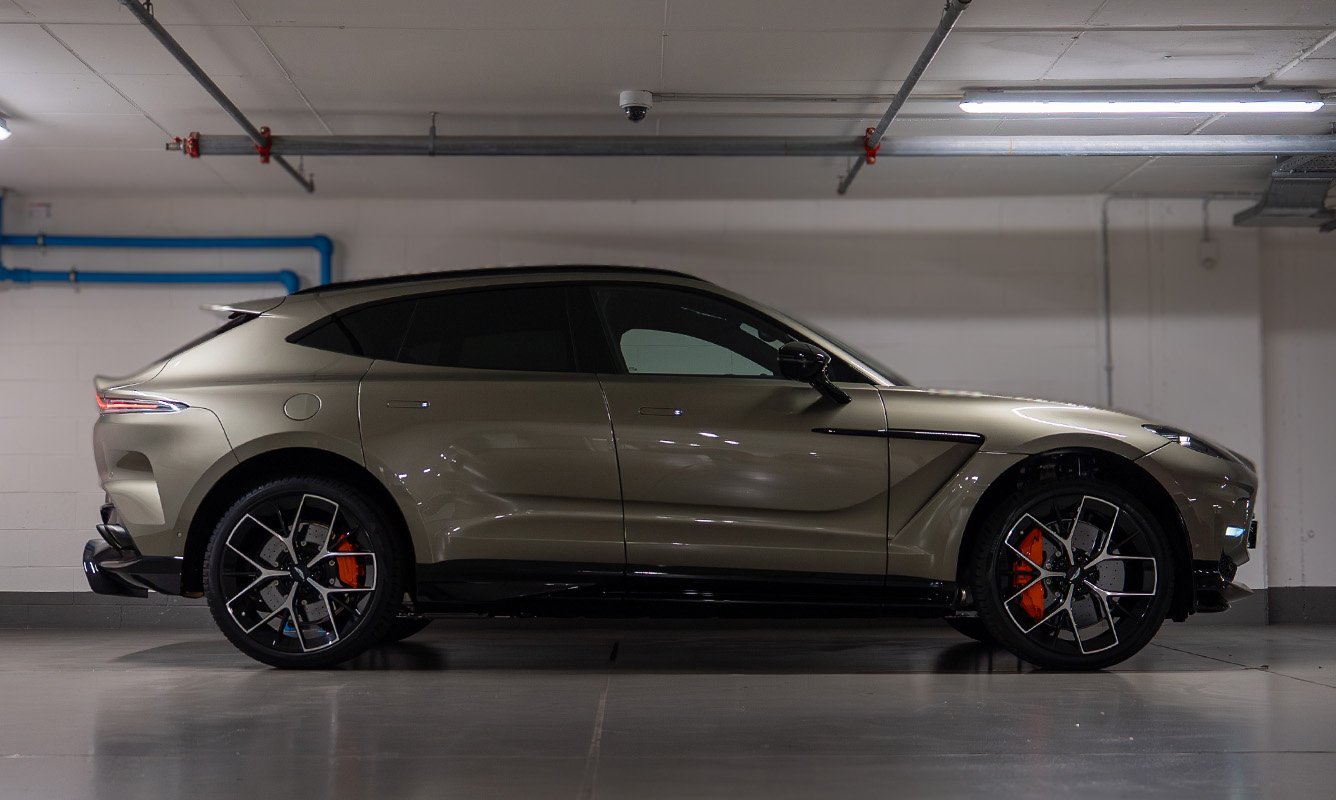 Aston Martin DBX 707