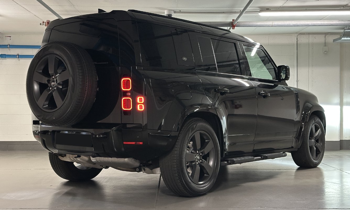 Land Rover Defender 110 X-Dynamic SE